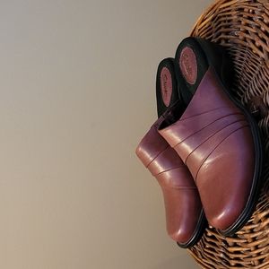 Clark Artisans Clogs  Wine Color -  8M